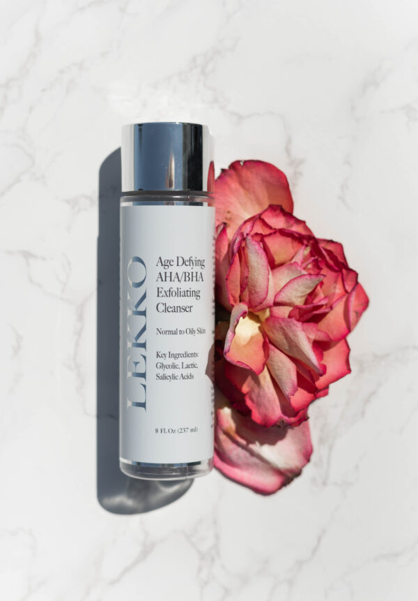 Age Defying AHA/BHA Exfoliating Detox Cleanser (8 fl. oz.) - Image 4